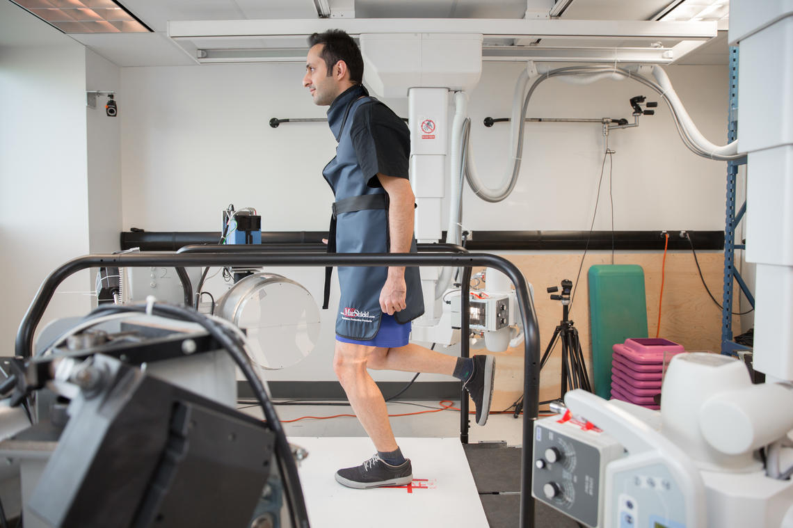 Dual-fluoroscopy system for analysis of dynamic in-vivo joint function