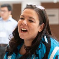 Engineering mentor speaks to student